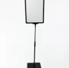 Pedestal Porta Cartaz A4.30/25ptamt moldura vermelha com base em PS e tubo telescópico ajustável para comunicação em pontos de venda.