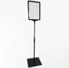 Pedestal Porta Cartaz A5.30/25pta moldura preta com base em PS e tubo telescópico ajustável para comunicação em pontos de venda.