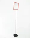 Pedestal Porta Cartaz A4 Metiq – TT 75/75 Moldura Vermelha Base PS
