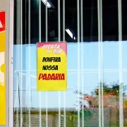 Porta-cartaz em Petg 0,75mm – 1 Bolsa A5 ALS c/ Fita. DF