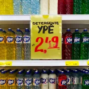 Porta-cartaz em Poliéster 0,3mm – 1 Bolsa A4 AC c/ Aba – 10un