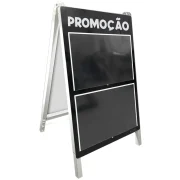 Cavalete pvc porta cartaz A3 frente e verso. Estrutura resistente, leve e dobrável com troca rápida de ofertas. Ideal para supermercados, lojas e PDV.