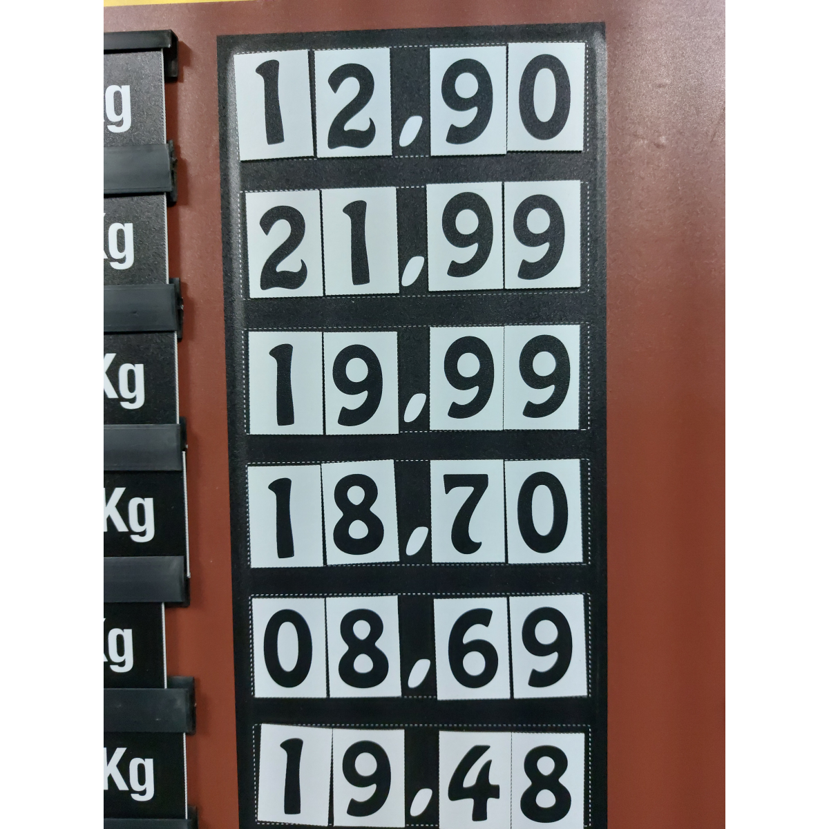 Painel Precificador em Acm 3mm IP – 47,5x80cm 14 Itens Removíveis – c/ Fita. DF